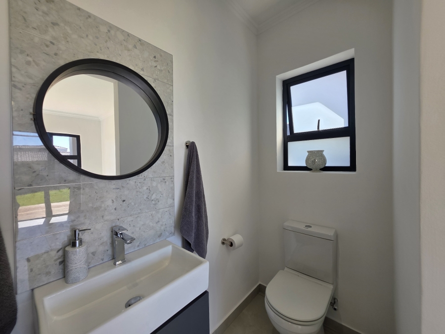 3 Bedroom Property for Sale in Wavecrest Eastern Cape